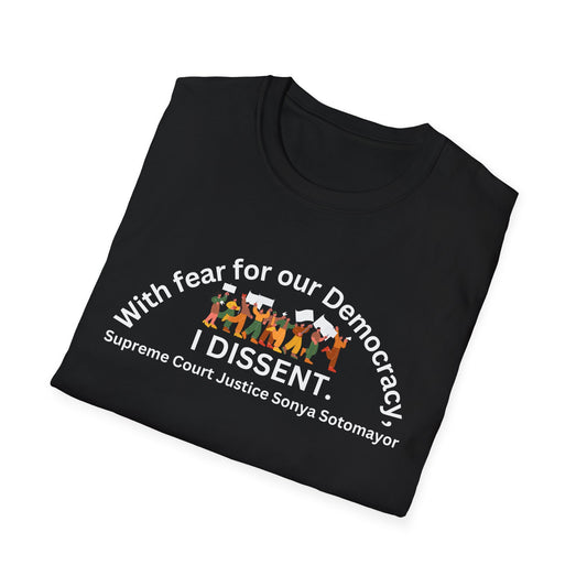 Camiseta "Por temor a nuestra democracia, disiento". Estilo suave, 3 colores a elegir.